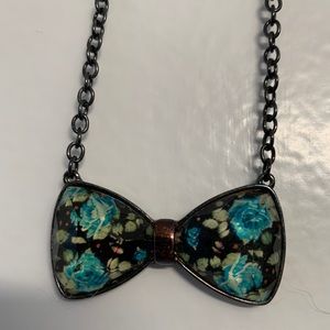 Cute floral bow necklace